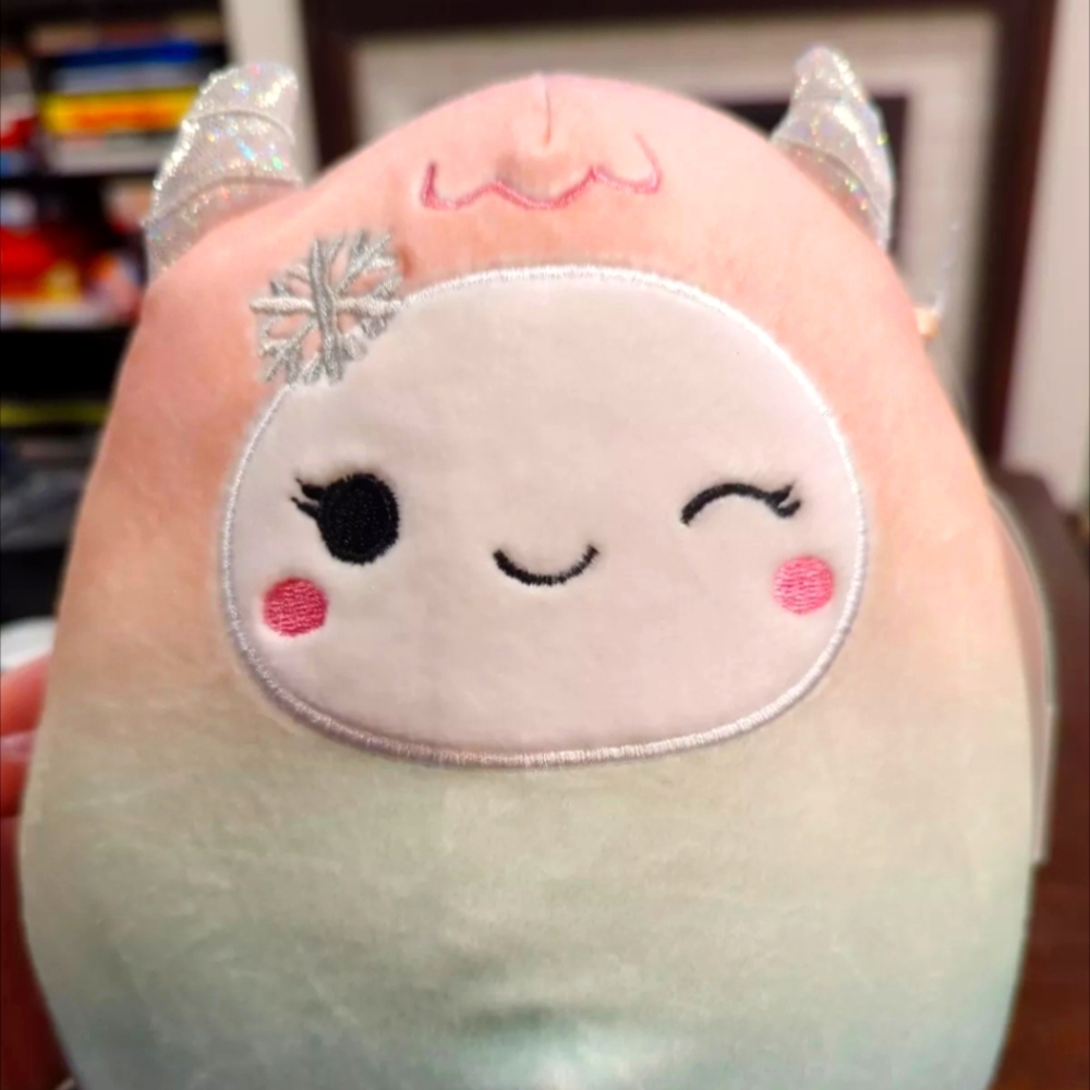 Squishmallows 7.5" YARA Yeti Soft Bigfoot Sasquatch Christmas Plush BNWT